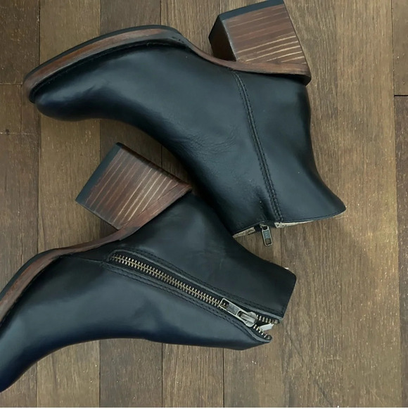 NIB Sutro handmade leather ankle boots - Picture 3 of 5